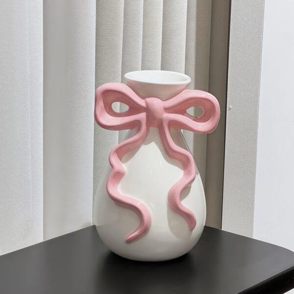Vaas met Boogdecoratie